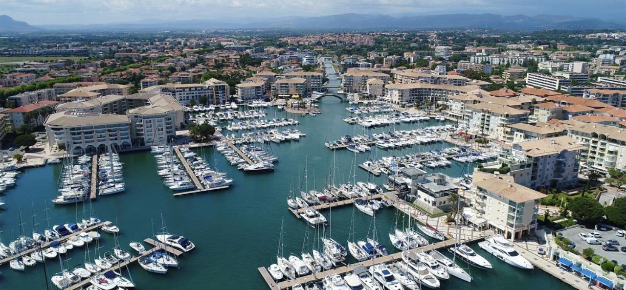 Jolie Petite Cote D'azur. Bed & Breakfast Frejus