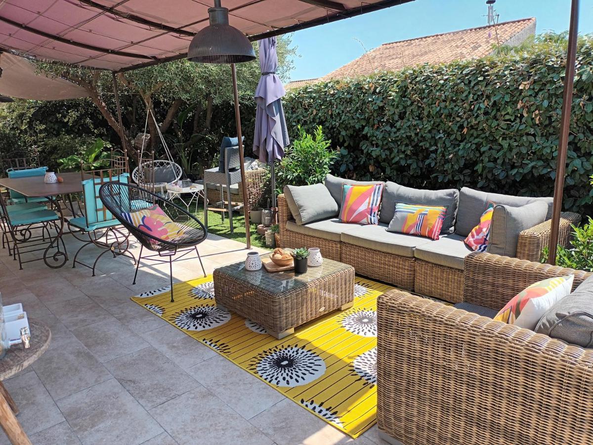 Jolie Petite Cote D'azur. Bed & Breakfast Frejus