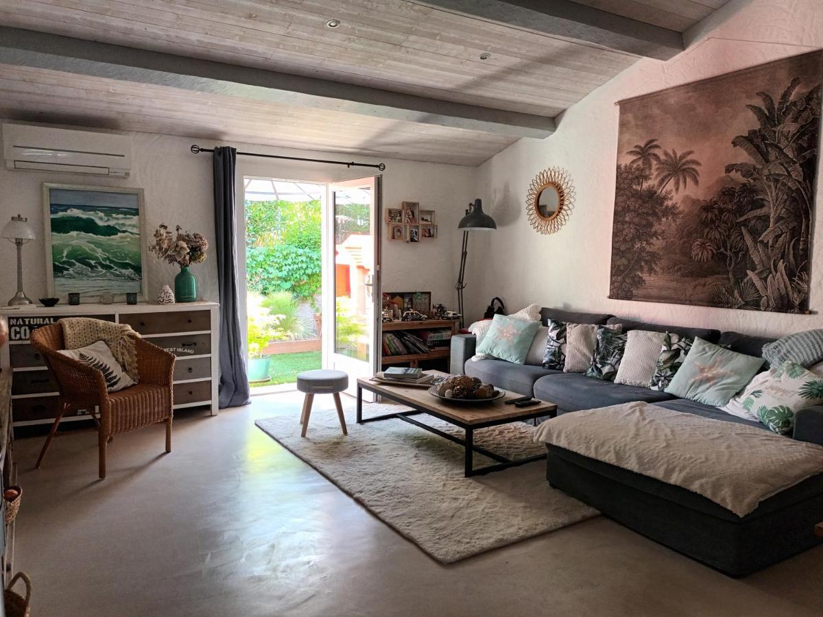 Jolie Petite Cote D'azur. * Fréjus