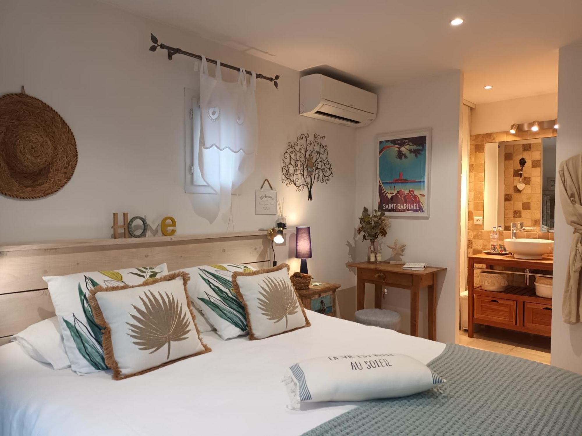 Bed & Breakfast Jolie Petite Cote D'azur. *